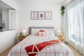 Stunning unit-perfect location